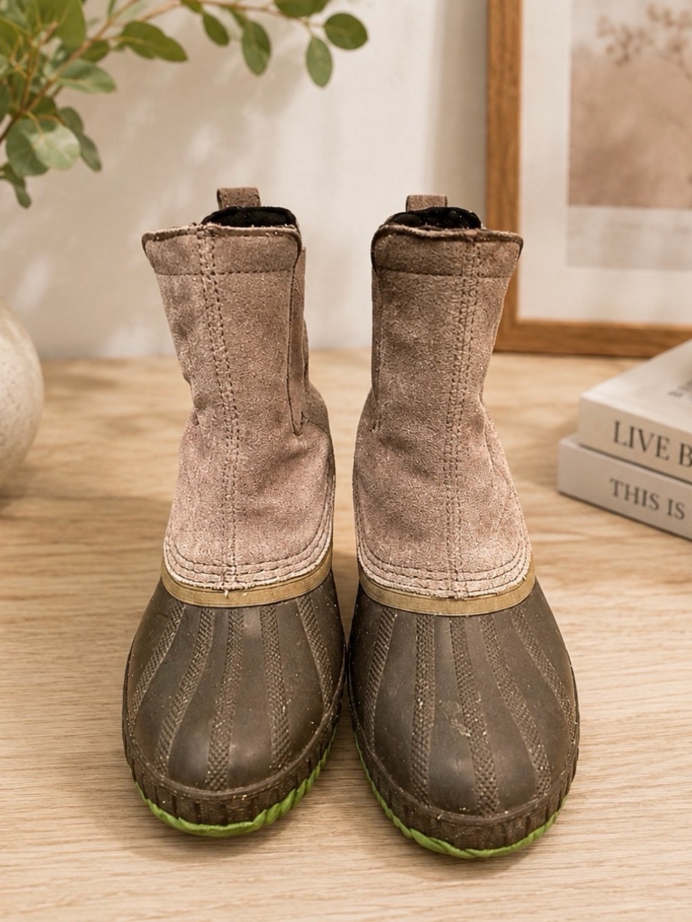 Sorel size 2 waterproof ankle boot NY2674-053